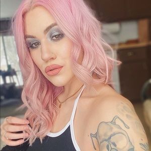 Meet your Posher, Niki